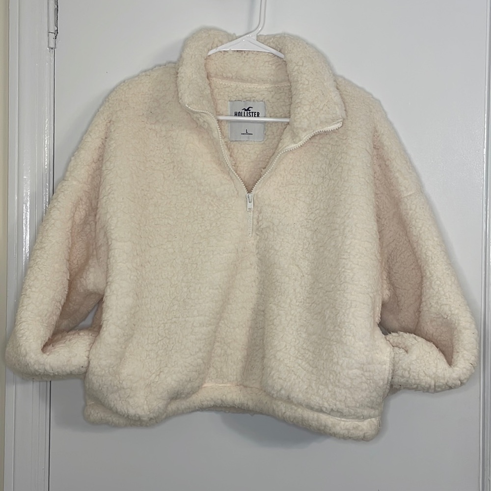 Hollister half zip Sherpa Size Large, Excellent condition.
